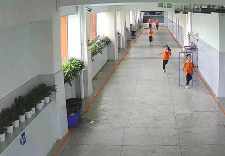 智慧校园安全监控系统：打架斗殴、异常奔跑检测与天台入侵防范