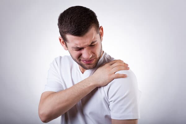 有癌入体，肩膀先知？提醒：肩膀若是出现3种异常，或是癌症信号