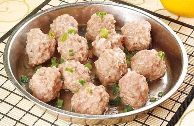 蒸肉丸为啥总是散？原来这3步做错了！