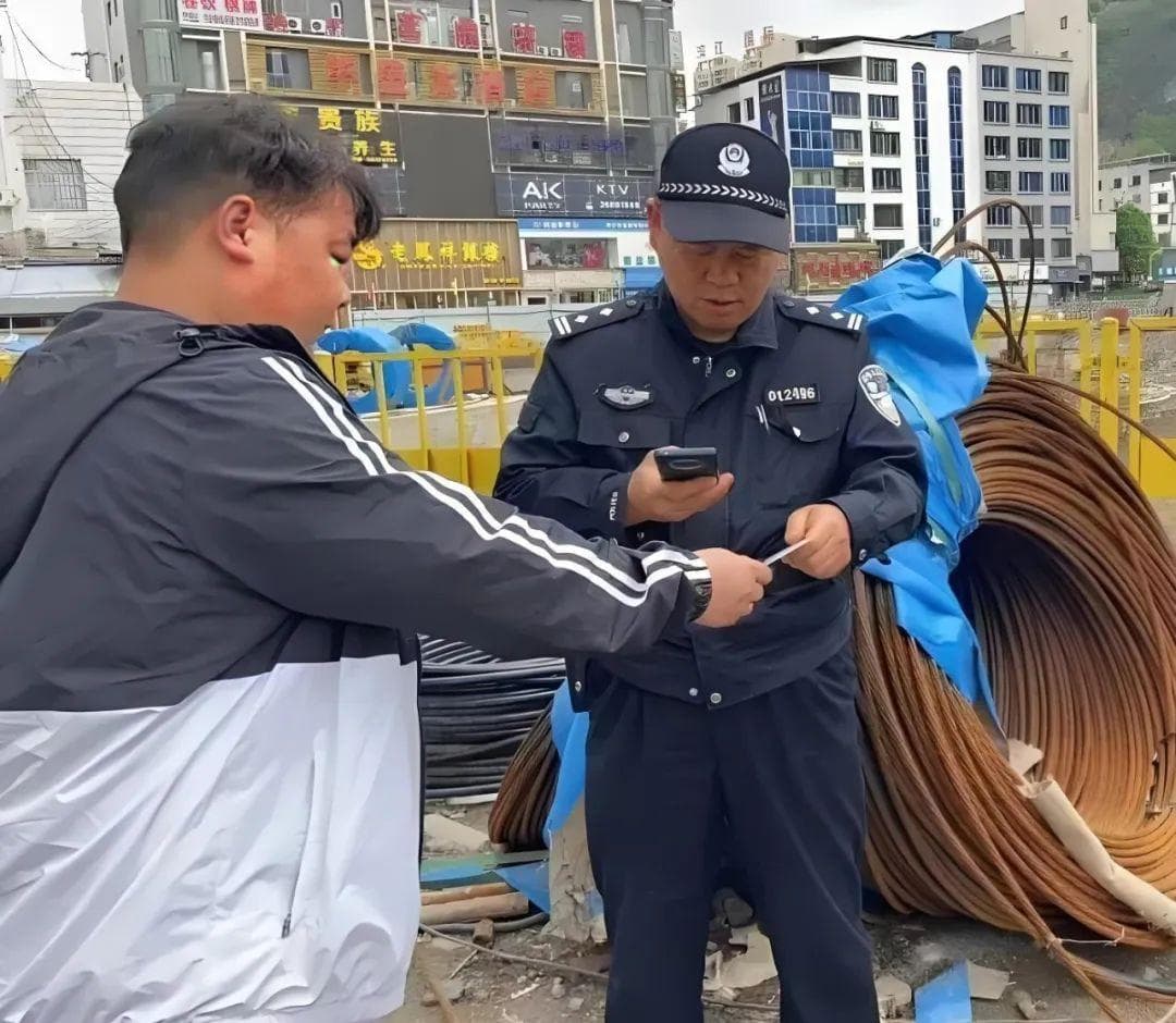 从“和事佬”到“法律通”！这位55岁社区民警破圈拿下法考A证