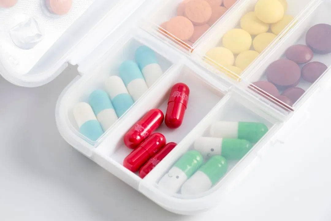 食物是如何影响药物的？