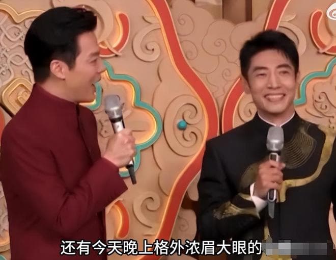 撒贝宁春晚“眉”开眼笑，专业素养获赞