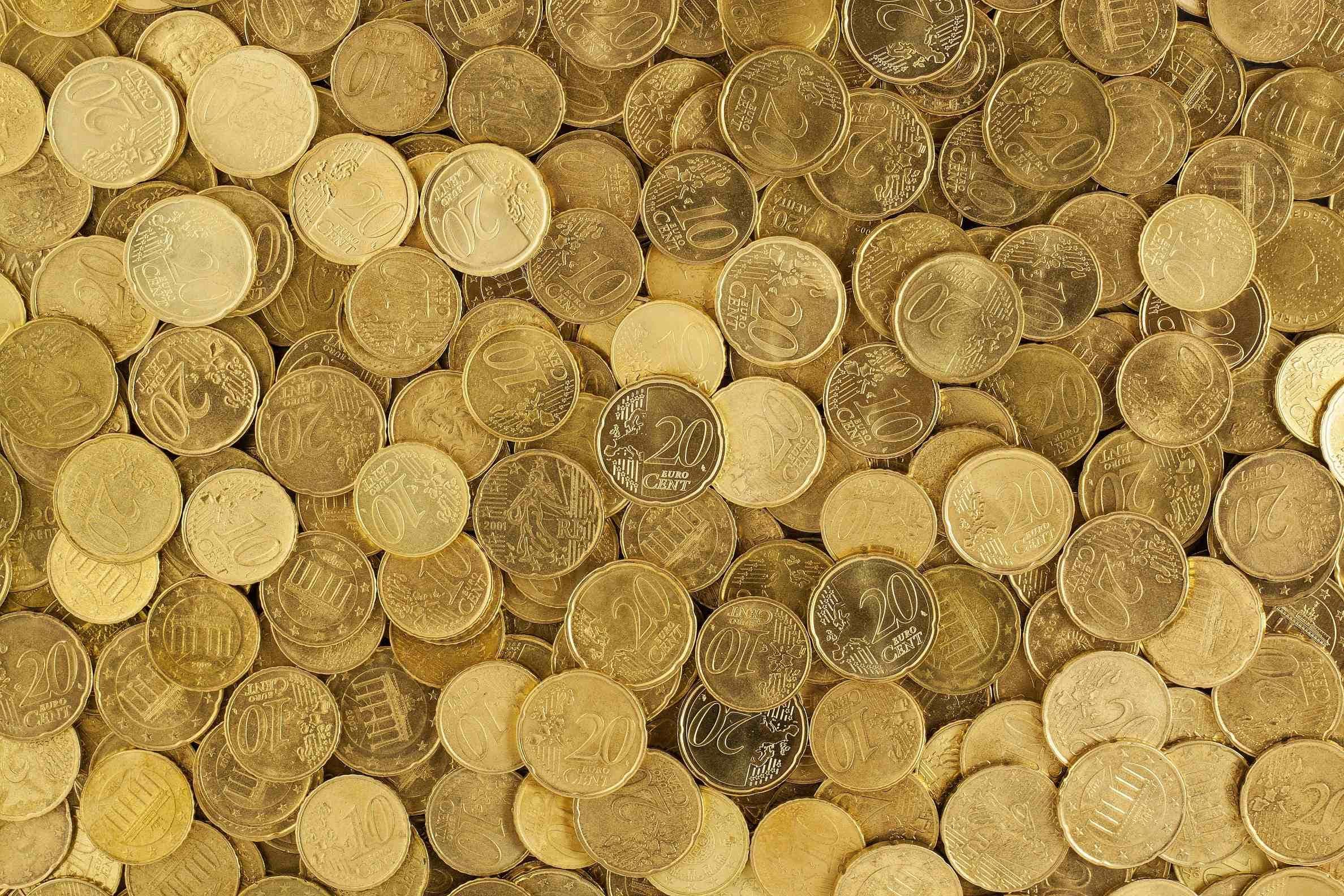 铂金与黄金：两种贵金属的价值差异与市场表现深度解析