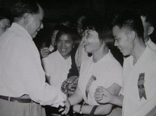 1959年，被毛主席接见的“无手”女英雄徐学惠，如今发展如何？