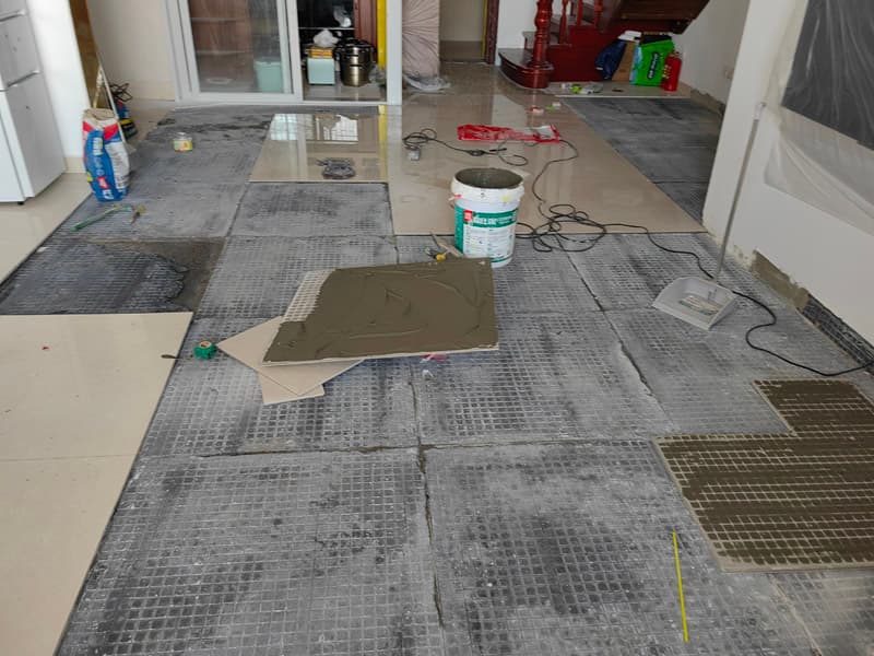 客厅地板砖大面积翘起？四种实用补救方案帮你轻松应对