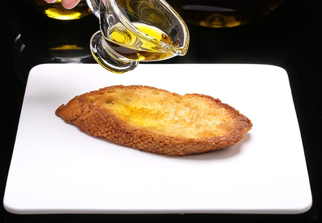 特级初榨橄榄油的食用方法、功效作用及保存技巧