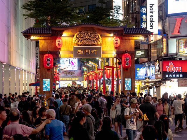 从时尚品牌到地道小吃，南宁中山路步行街一站式体验