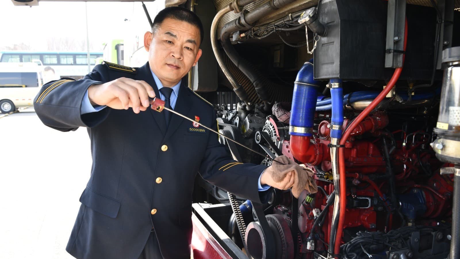 北京公交驾驶员李建龙：书写新时代雷锋故事