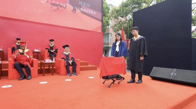 好特别的毕业礼物！来自理工科的“硬核浪漫”……