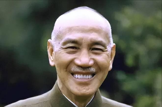 余程万：抗战时立下赫赫战功，55年在香港意外身亡，女儿成艳星