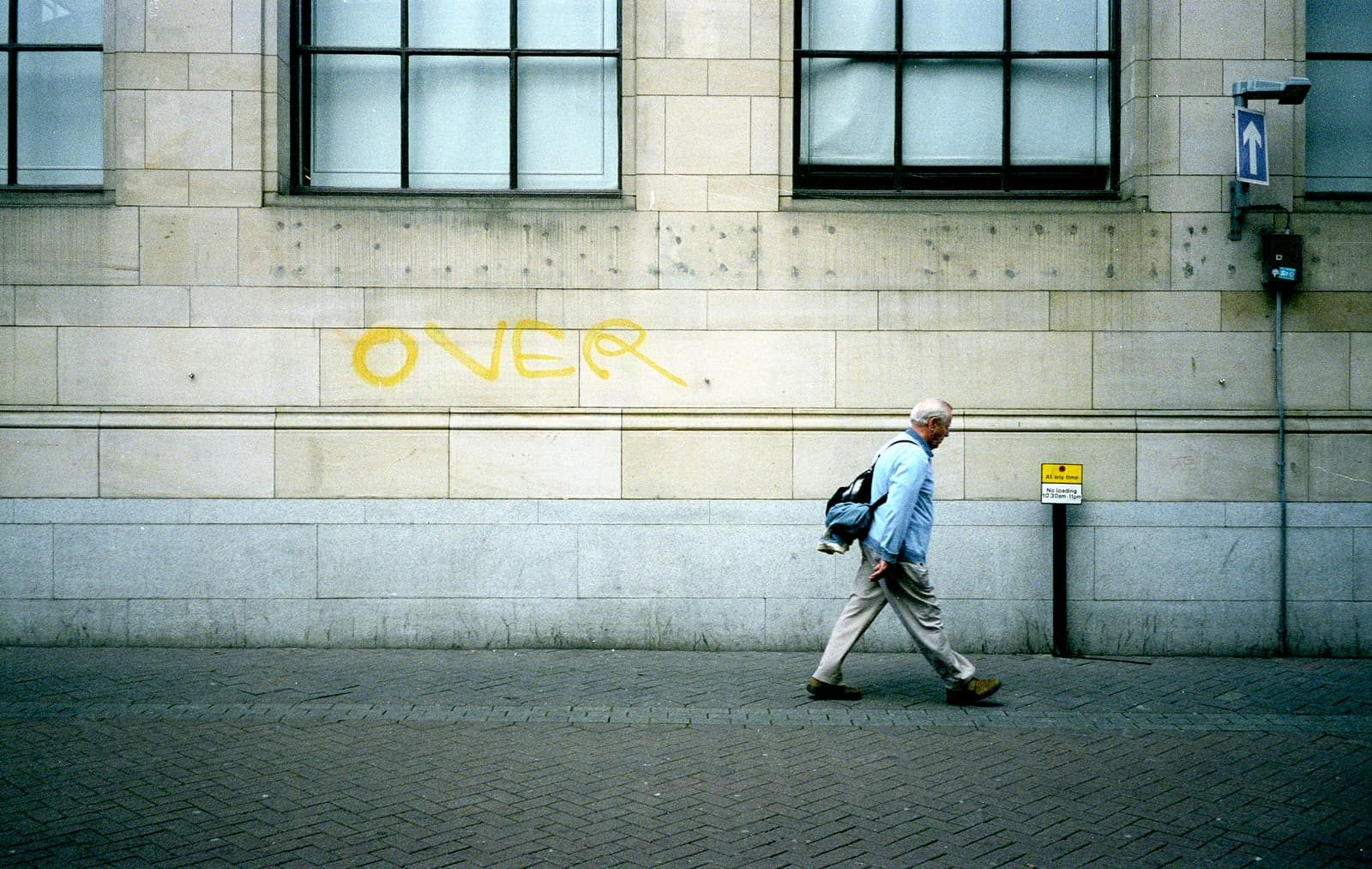 “Come Over” 的地道用法：母语者常用的 “Over” 表达技巧