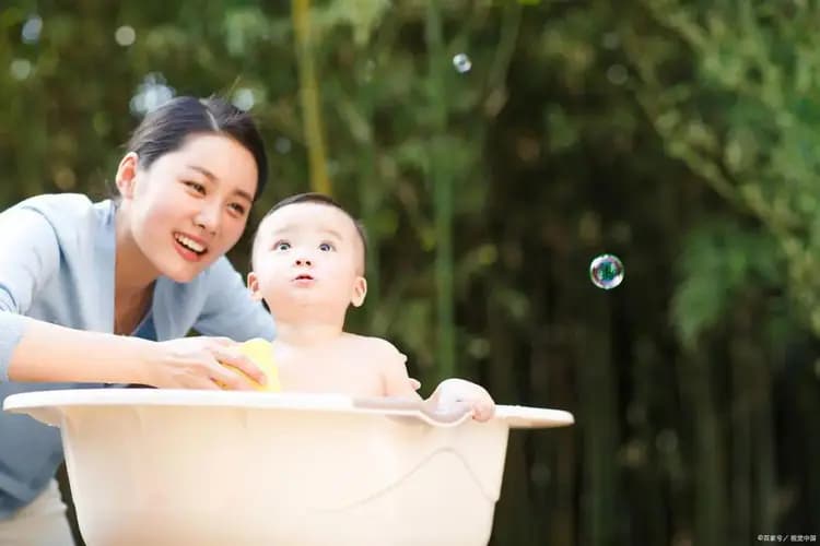 宝妈必看！冬季宝宝洗澡不迷茫，宝宝冬日洗浴秘籍