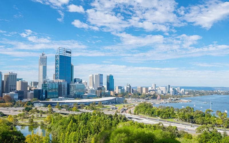 移民海外后如何建立朋友圈？这些建议助你快速融入新生活