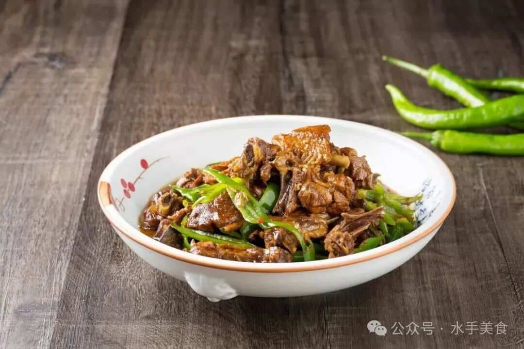 青椒焖土鹅