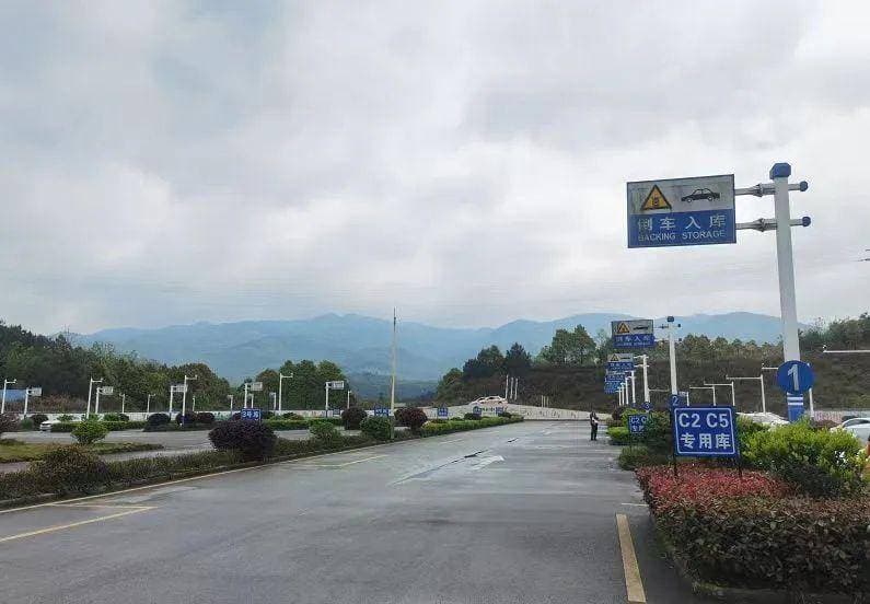 有了C1驾照，应该免考摩托车的驾照吗？答案来了，交警告诉你原因！