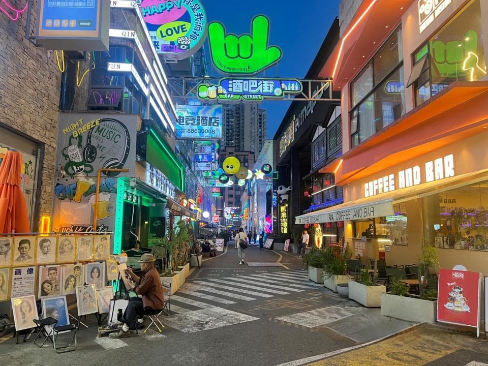 月均人流量200万人次 贵阳青云路“夜经济”持续升温