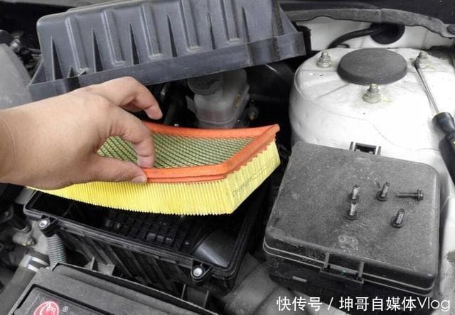 空气滤芯到底多久换1次？被坑过的车友不在少数，你遇到过么？
