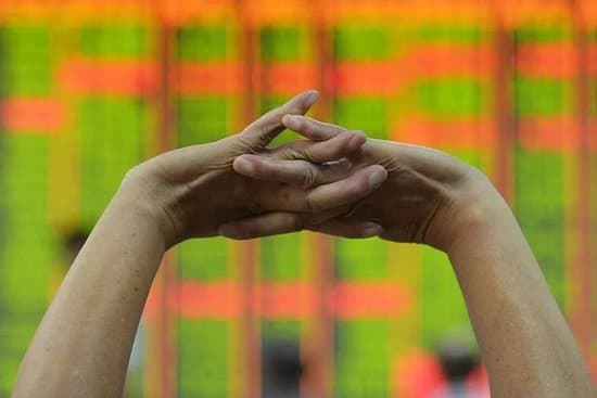 关键时刻国家队出手稳市，买了什么？