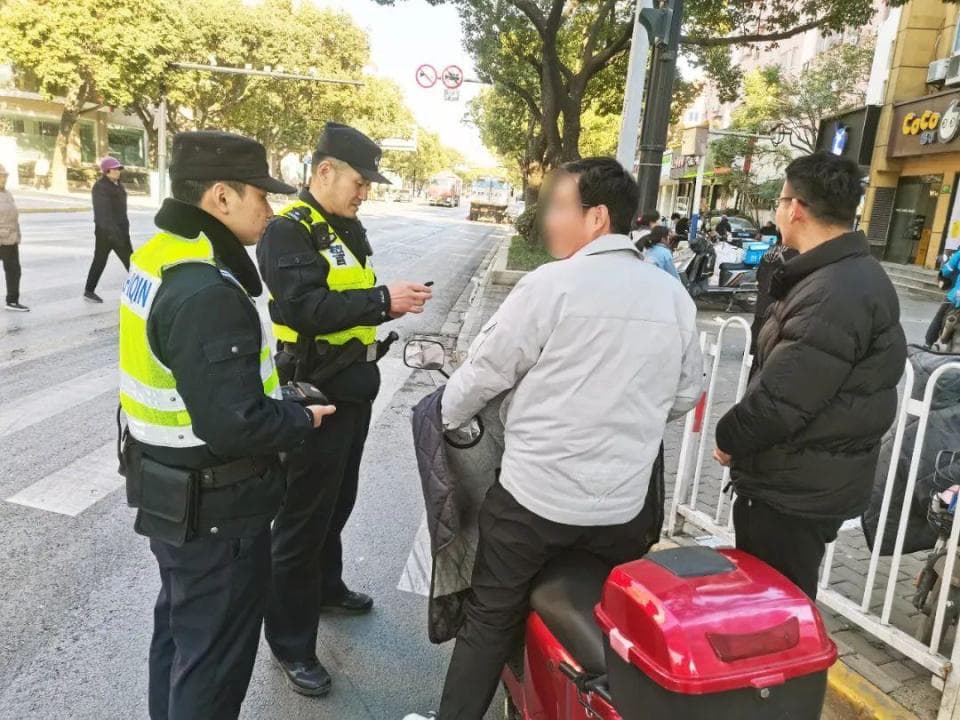 正在严查！这六种行为，都会被警察拦下