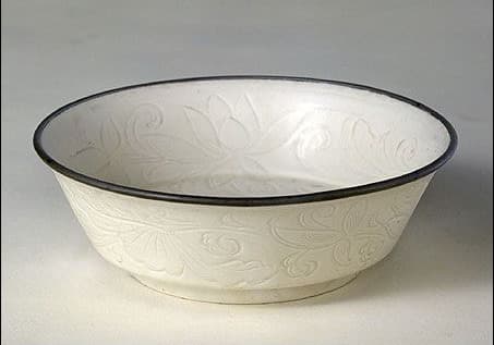 宋代定窑瓷器：白瓷艺术的巅峰之作