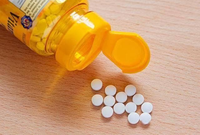 维生素D只能补钙？医生指出：50岁后常吃，或能改善这3个问题