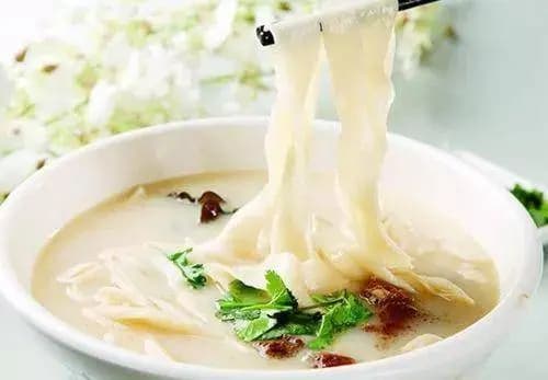 河南烩面：千年传承的美食名片，唤醒味蕾的故乡情