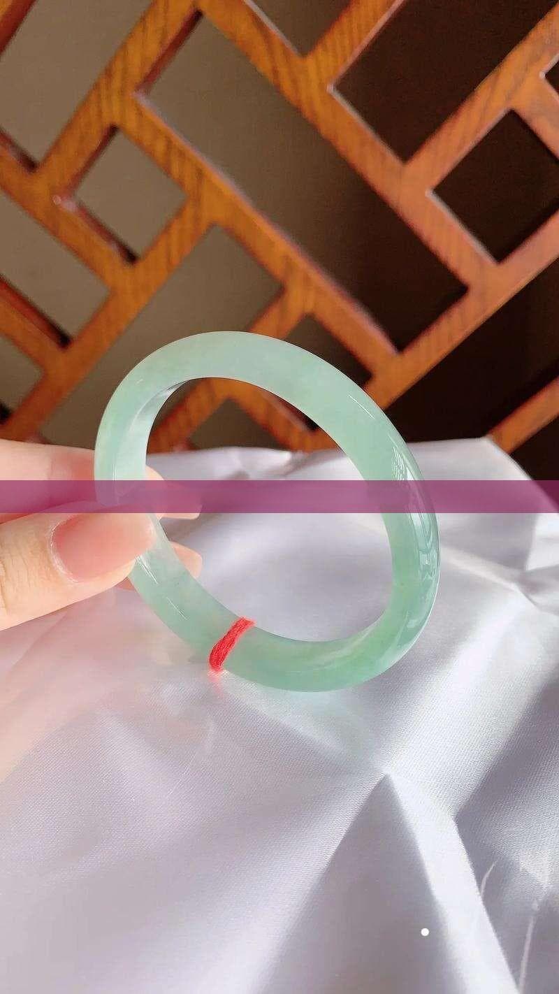 翡翠串珠技巧与穿绳方法：打造个性翡翠饰品指南