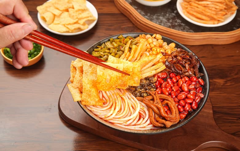 螺蛳粉里面加什么配菜 十类常见的螺蛳粉配菜有哪些