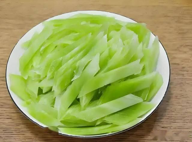 莴笋的5种最佳搭配做法，润肠养肝，美味下饭，家人都爱吃