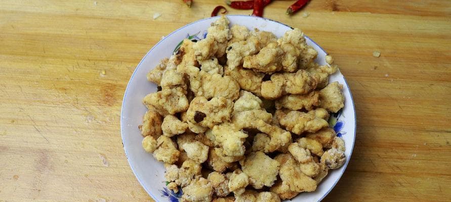 如何做出美味的鸡米花（揭秘制作鸡米花的诀窍与技巧）