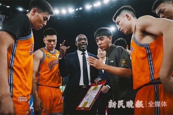 上海男篮该换教练了！