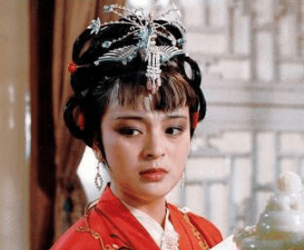 红楼梦宝钗在抄检大观园后搬出大观园，是因为什么？