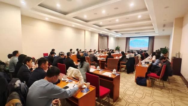 全国两会代表、知名专家共议控烟新策，助力《健康中国2030》
