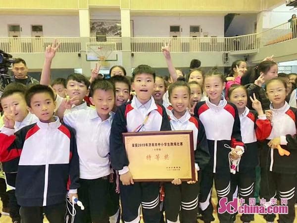 拒绝表演式加班的艺术与策略