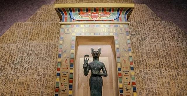 上海博物馆展出“猫神巴斯泰特”雕像：古埃及文明中的母性守护神