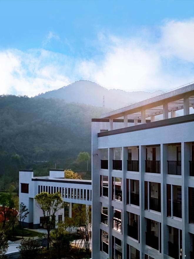 龙门学校构建多元化评价体系：私立高中教学方法的创新尝试