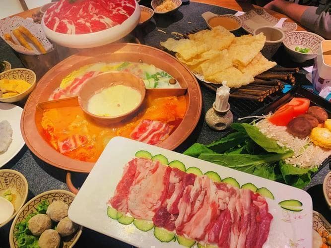 美食传统的深度探索：从历史、文化到制作工艺，全面解析地方美食的独特韵味！