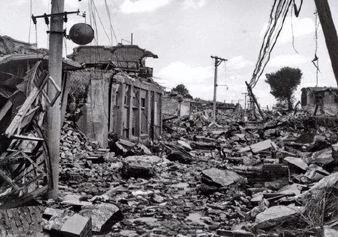 1976年唐山大地震：24万同胞遇难，毛主席得知灾情后嚎啕大哭