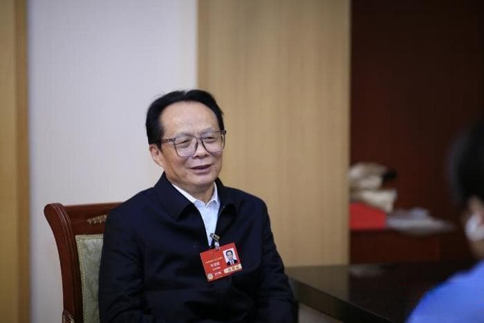 全国人大代表耿福能：推进分级诊疗，在乡村诊所配置AI医生解决“看病难”