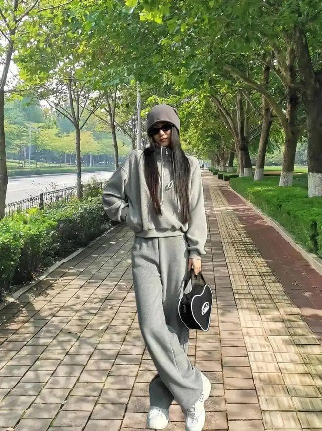 春秋季节女性穿搭指南：时尚与舒适并存的层次技巧