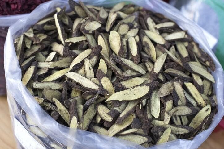 甘草的功效与禁忌：从补脾益气到清热解毒，全面解析这味常见中药材