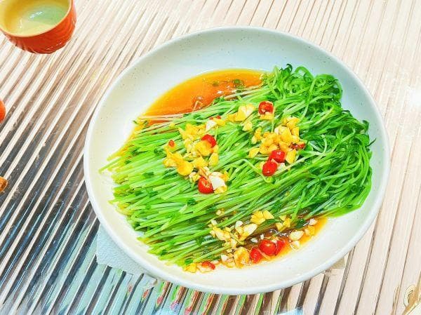 呛拌龙须豆苗，素食好搭档！减脂的快乐！