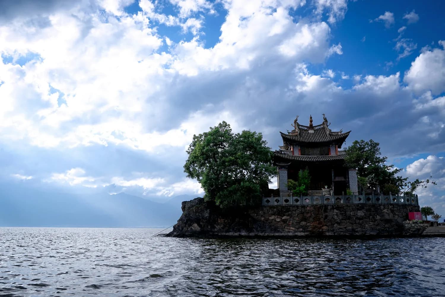 范仲淹与滕子京的千年友情，成就岳阳楼传奇