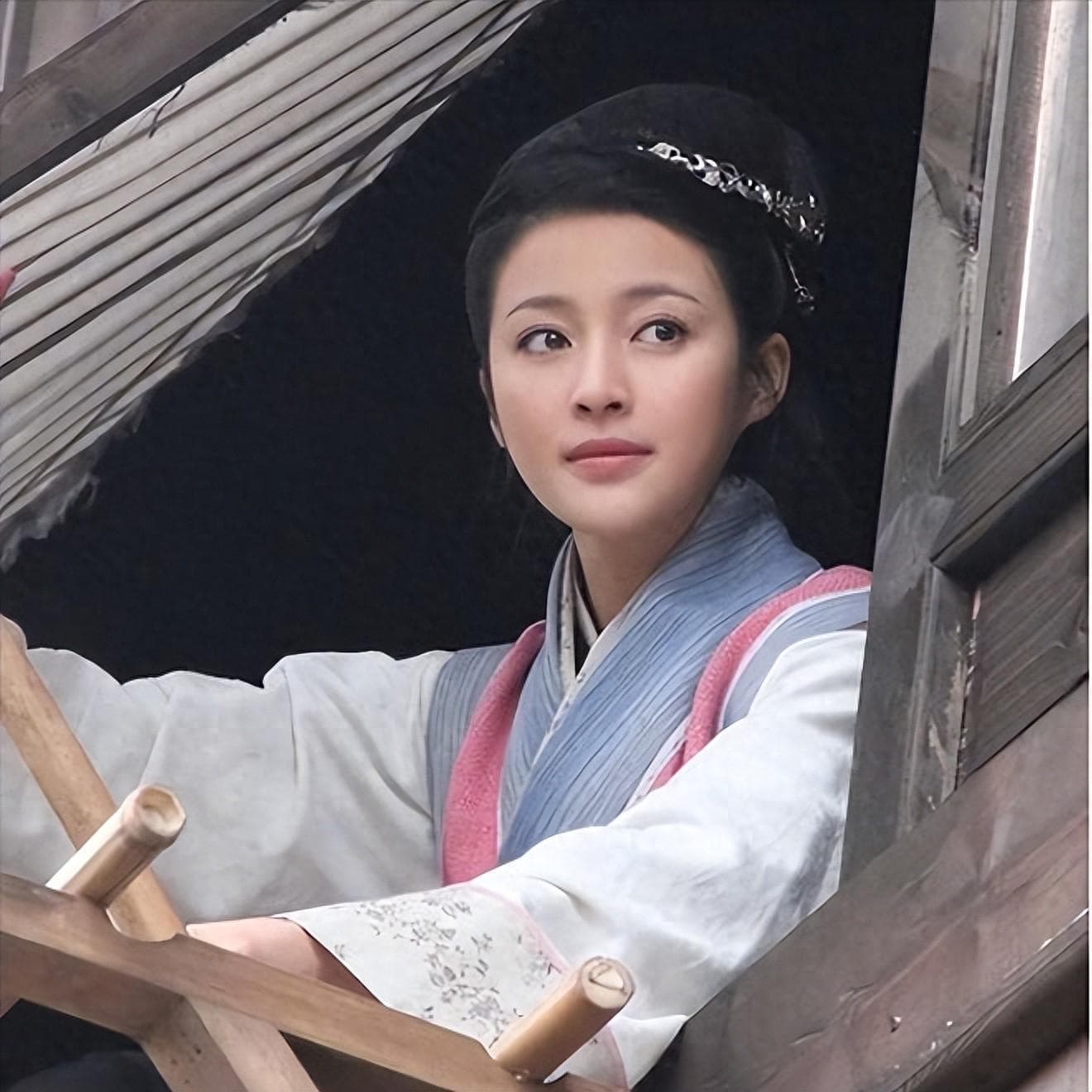 央视版《水浒传》：潘金莲形象改编引发的争议