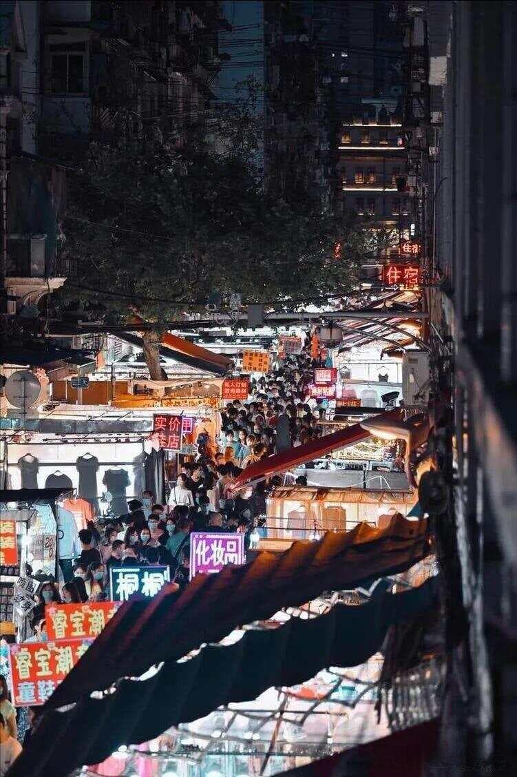 中国十大美食景点：从大理古城到凤凰古城，品味各地特色小吃