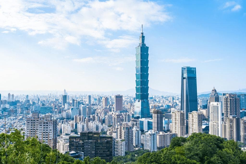 台湾十大必去景点：从城市地标到自然奇观