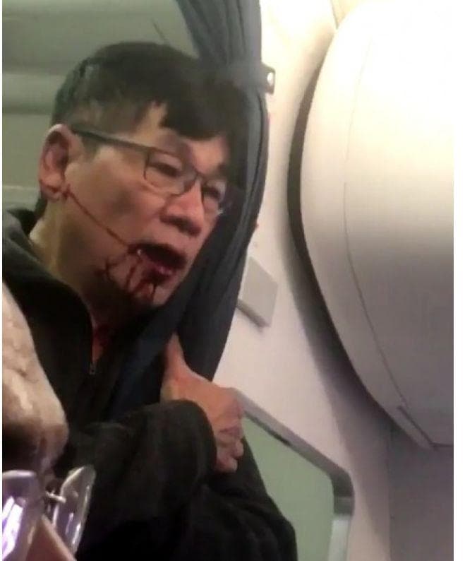 美联航暴力驱逐亚裔乘客事件：危机公关的经典反面教材