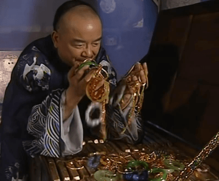 和珅家产的现代货币价值探究，换算现在是多少钱？