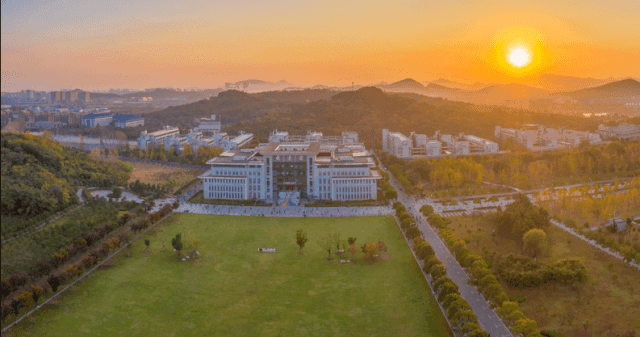 南京邮电大学：布局新产业，平均年薪超35万
