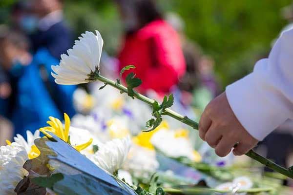 百日祭祀：中国传统丧葬文化中的孝道传承